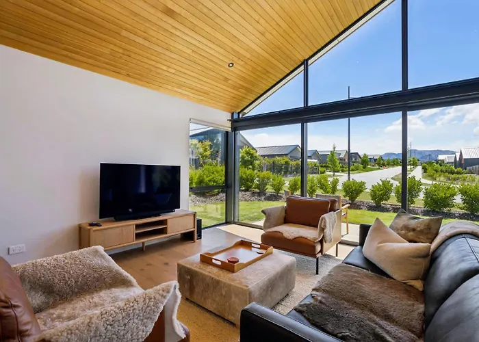 Mountain Views * Wanaka