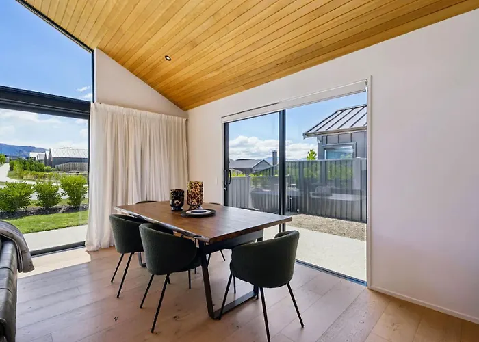 Mountain Views Holiday home Wanaka